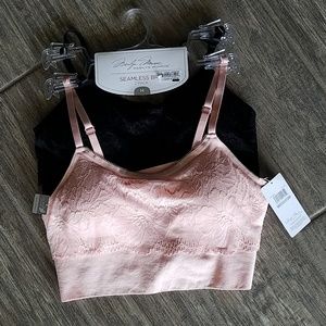 Nwt Marilyn Monroe 2 pack super soft seamless bras